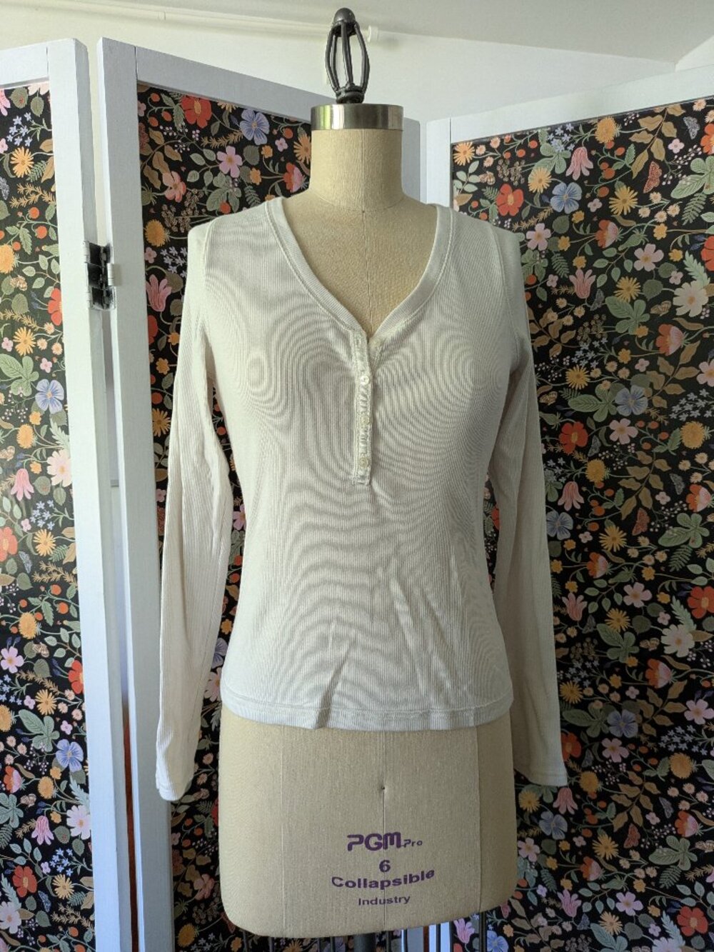 Abercrombie & Fitch Ivory Henley, Size M